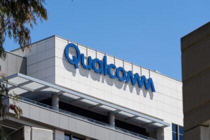 Qualcomm May buy part of Intel to strengthen PC division