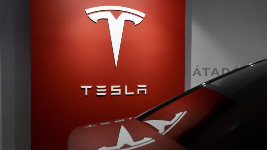 Tesla reaches US$ 1 trillion in market value