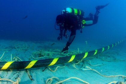 Meta prepares 40,000 km submarine cable to escape geopolitical tensions